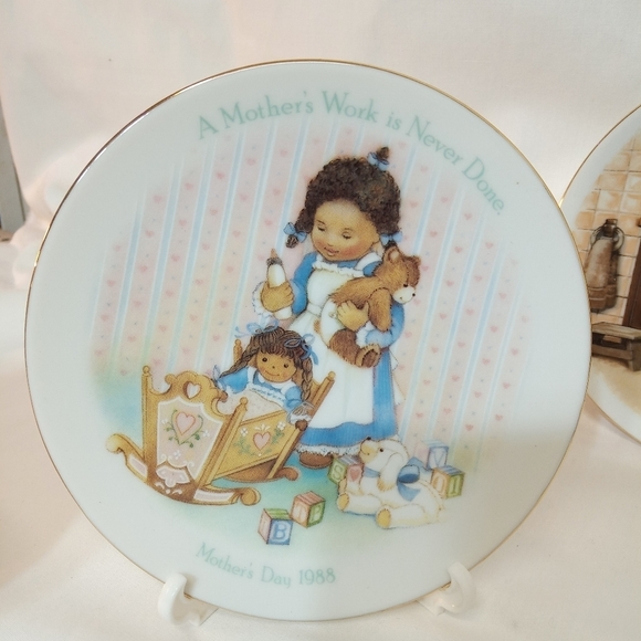 𝅺VINTAGE Avon mother's day plates (set of seven) - Picture 4 of 8